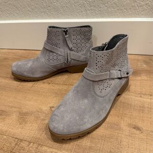 New! TEVA De La Vina Waterproof Gray Suede Ankle Boots Size 8 Never Worn!